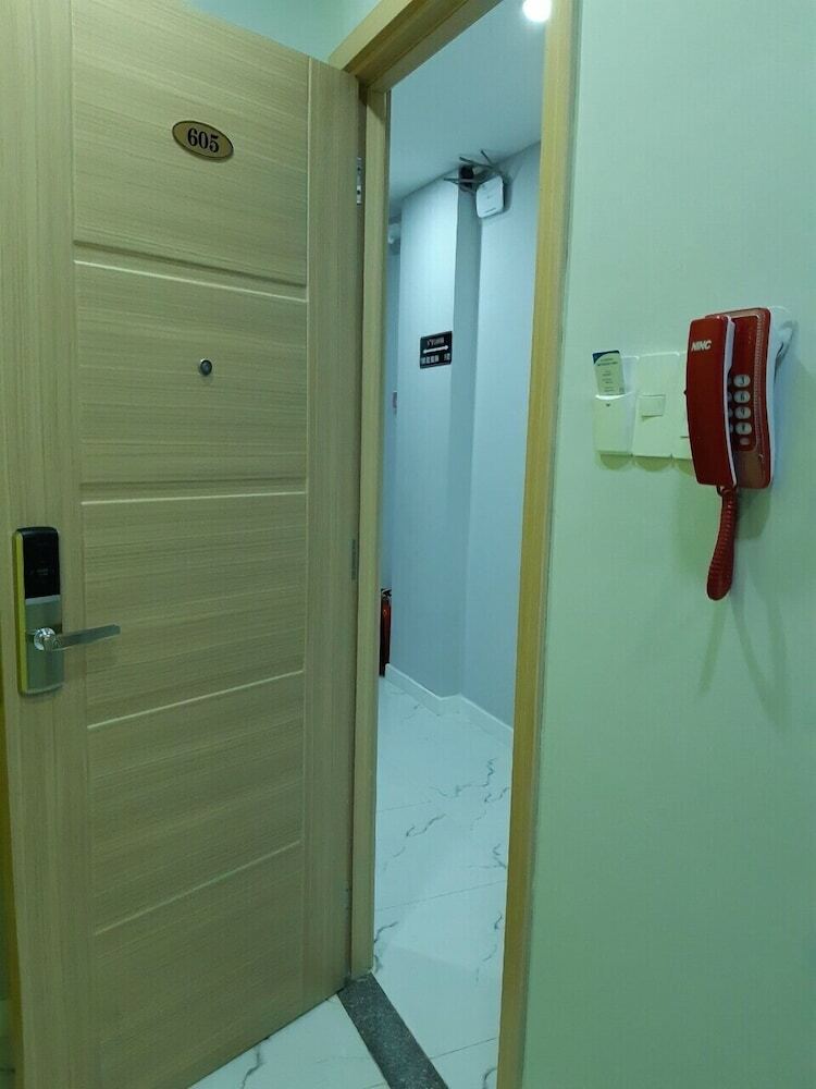 The Six Hotel