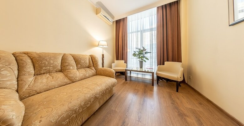 Corona Hotel & Apartments
