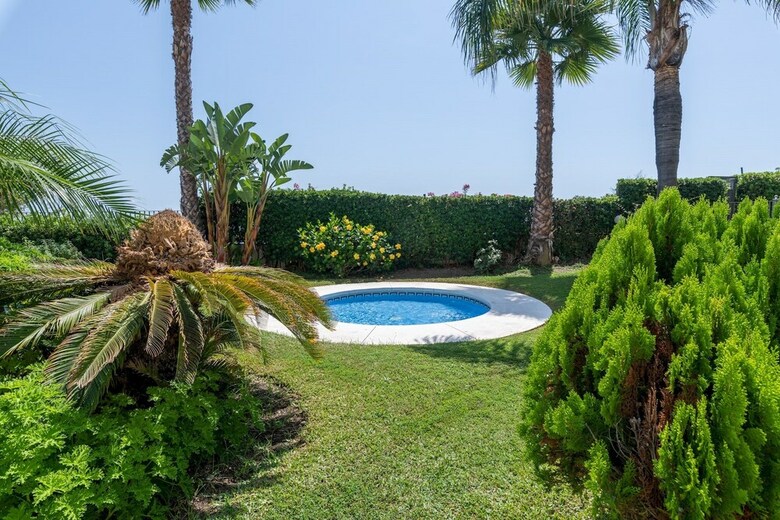 Costa Quebrada - Beachfront 3br Apartment With Huge Terrace & Sea Views