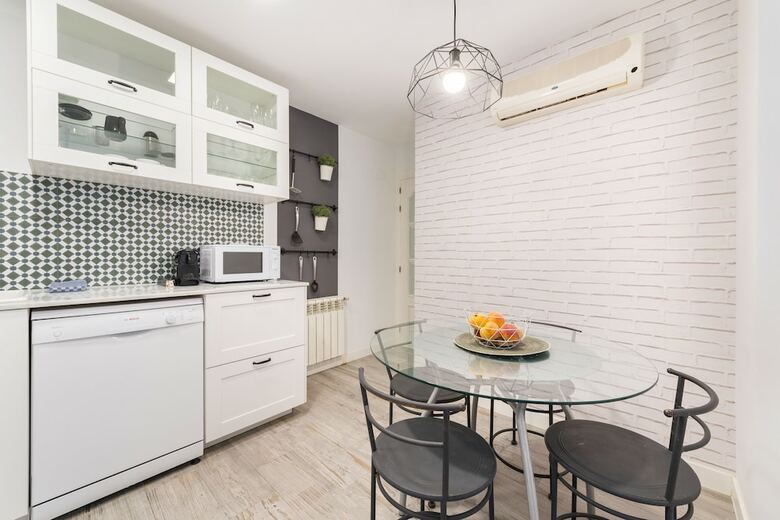 3 Bd Apartment Perfect Location In Plaza de Chueca