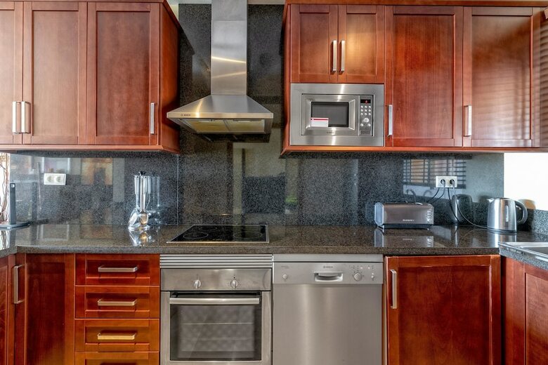 Malibu 8 - Stunning 2br Sea View Condo, Heated Pool