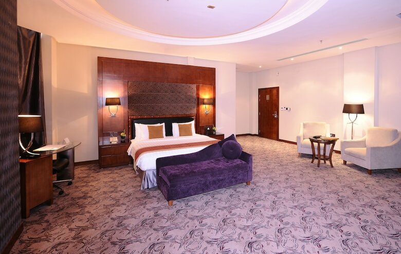 Hotel Al Hamra Palace By Warwick