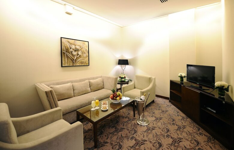 Hotel Al Hamra Palace By Warwick