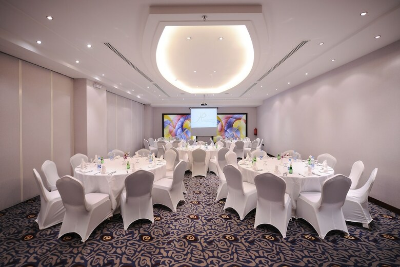 Hotel Al Hamra Palace By Warwick