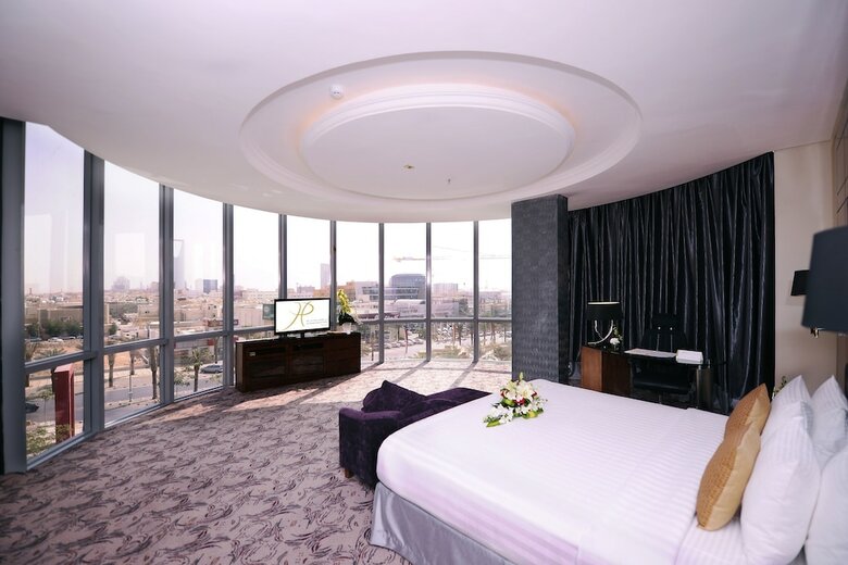 Hotel Al Hamra Palace By Warwick