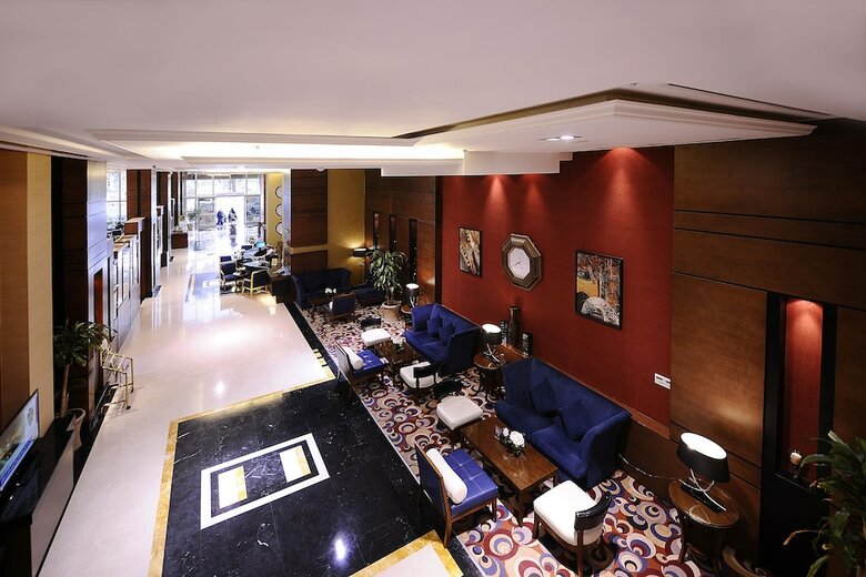 Hotel Al Hamra Palace By Warwick