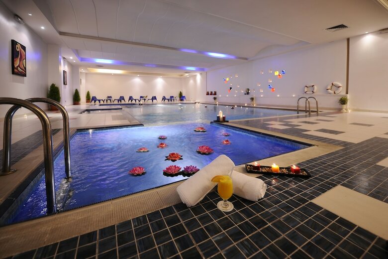 Hotel Al Hamra Palace By Warwick