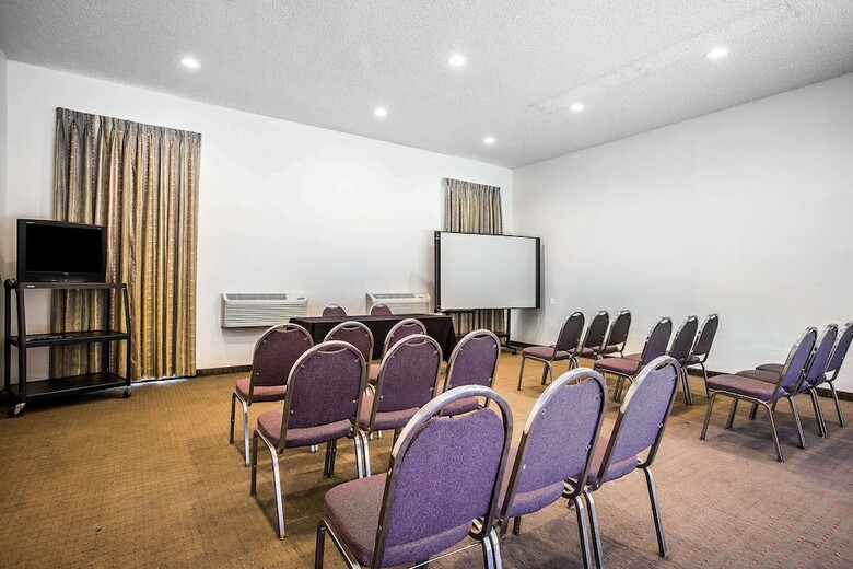 Hotel Baymont By Wyndham Ontario