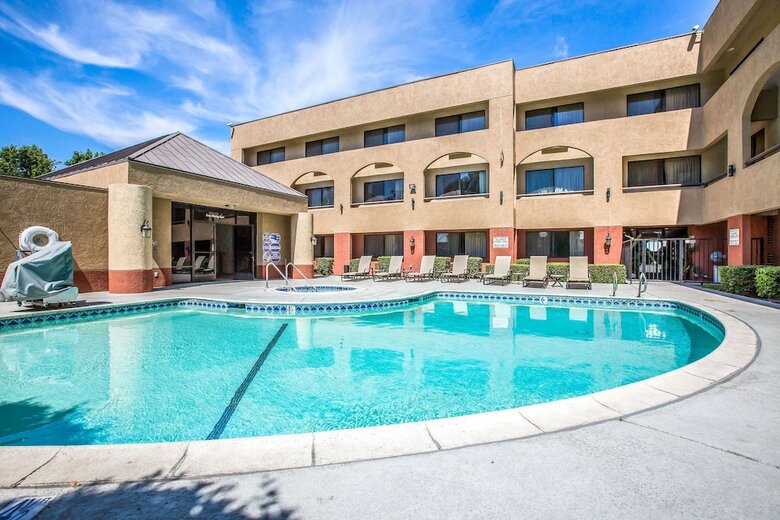 Hotel Baymont By Wyndham Ontario