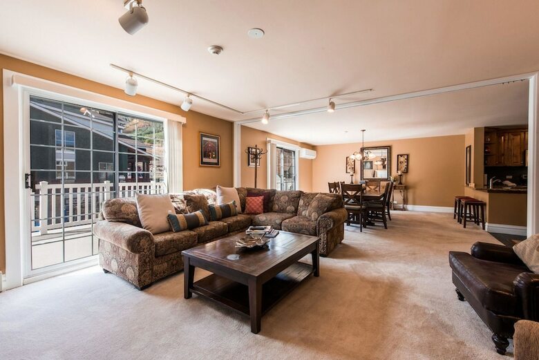 Resort Plaza By Identity Properties