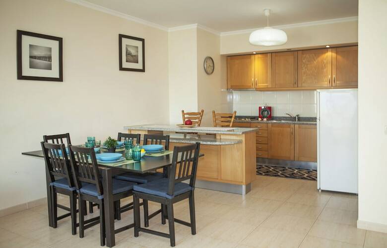 B44 - Alto Do Quint�o Central Apartment