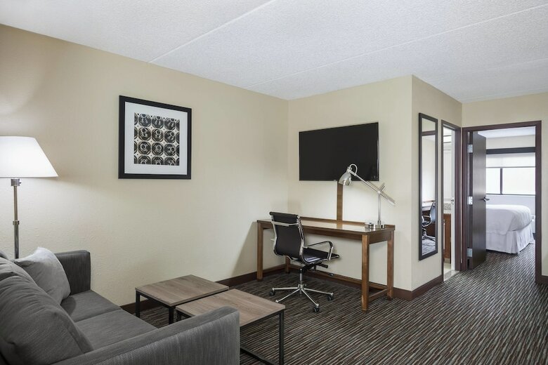 Hotel Four Points By Sheraton Milwaukee Airport