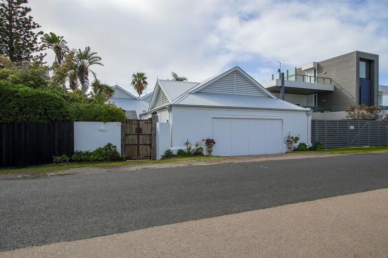 Bancroft Bay Frontage