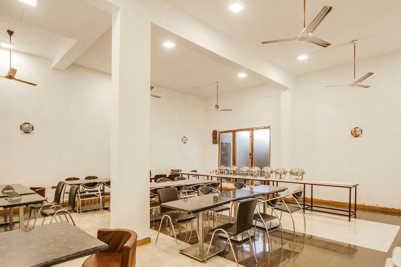 Hotel Oyo 43665 Purple Resort