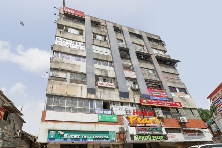 Oyo 45723 Hotel Pearl