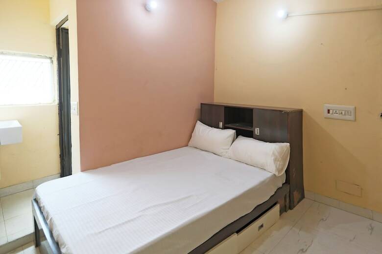 Hotel Spot On 48329 Dee 9 Residency