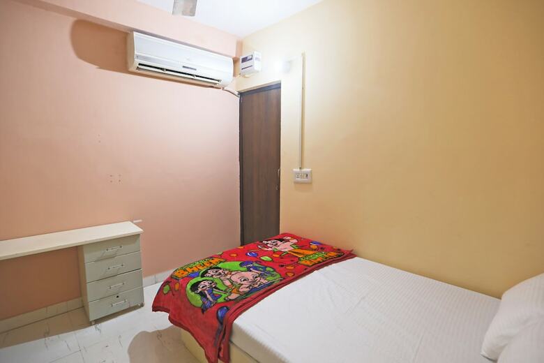 Hotel Spot On 48329 Dee 9 Residency