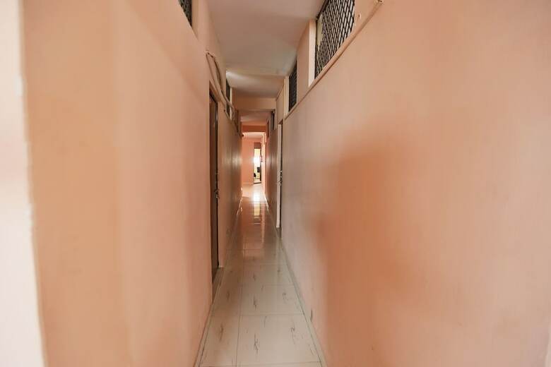 Hotel Spot On 48329 Dee 9 Residency