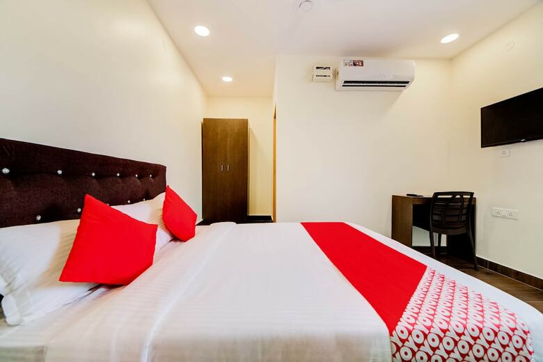 Oyo 27844 Seven A Luxury Hotel