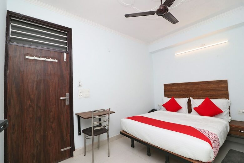 Hotel Oyo Flagship 39600 Sathguru Residency