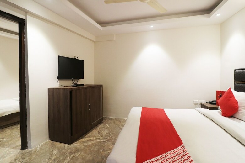 Hotel Oyo 49069 A Suites
