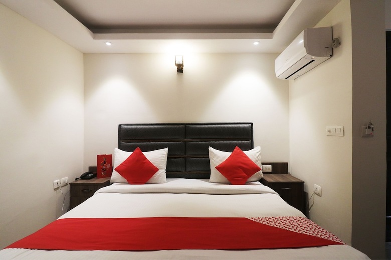 Hotel Oyo 49069 A Suites
