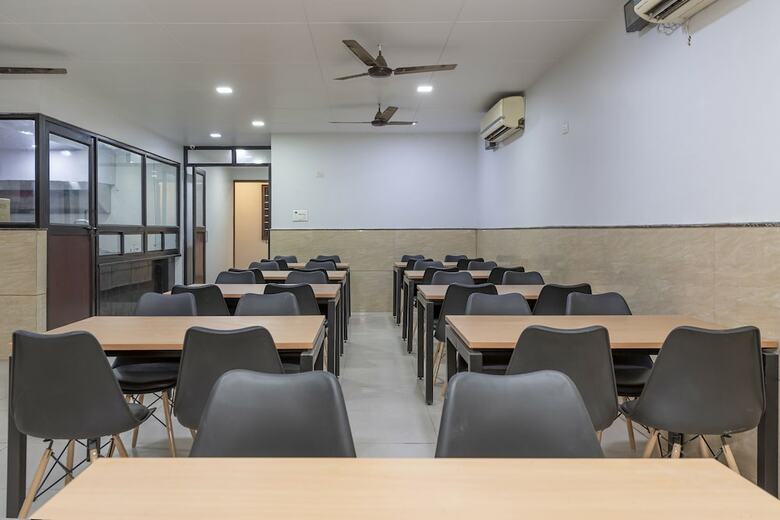 Hotel Silverkey Executive Stays 45988 Pooth Kalan