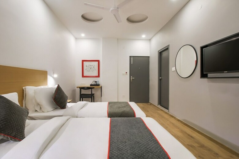 Hotel Oyo Townhouse 180 Sant Regency