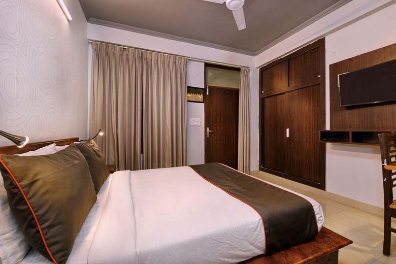 Hotel Collection O 46143 Sector 27