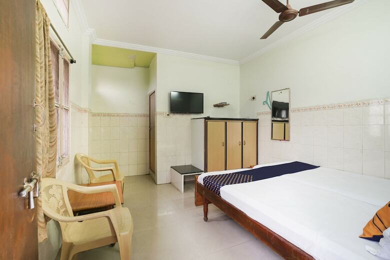 Spot On 38697 Hotel Sridhar