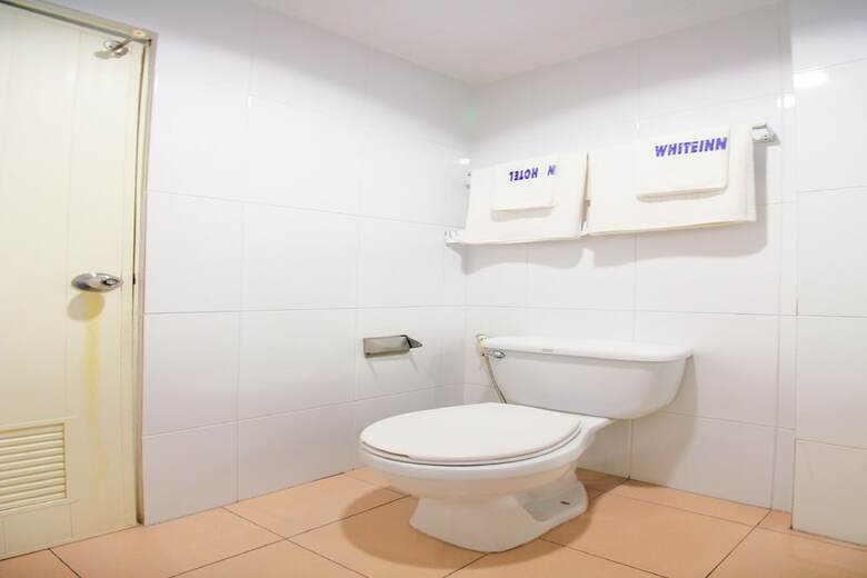 Oyo 383 White Inn Hotel