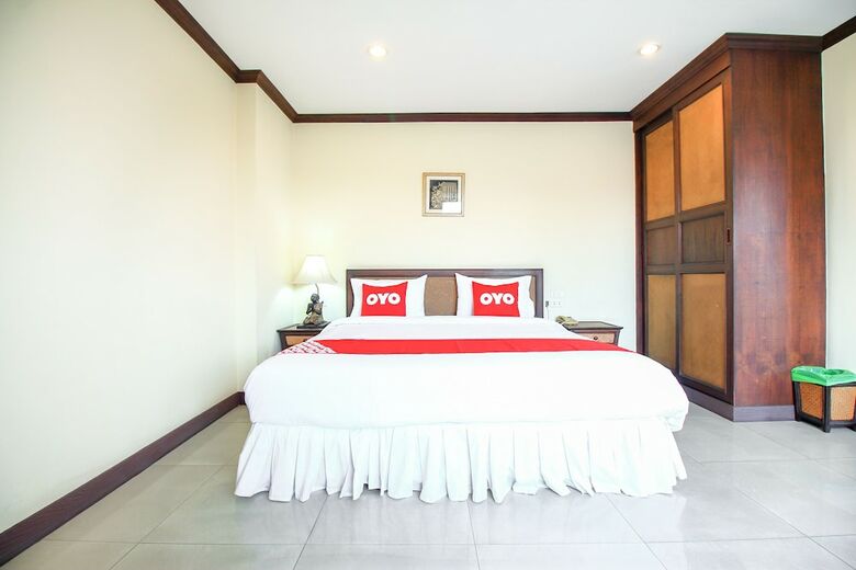 Oyo 383 White Inn Hotel