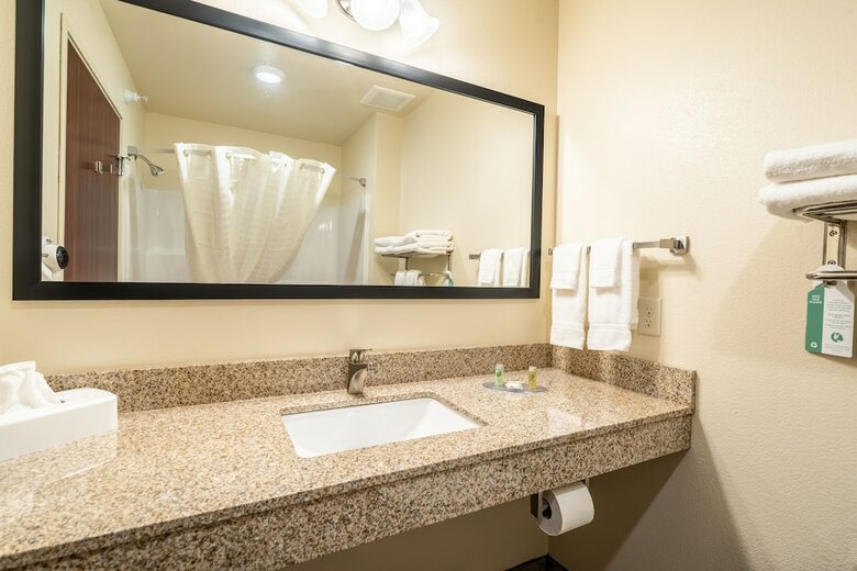 Cobblestone Hotel & Suites - Urbana