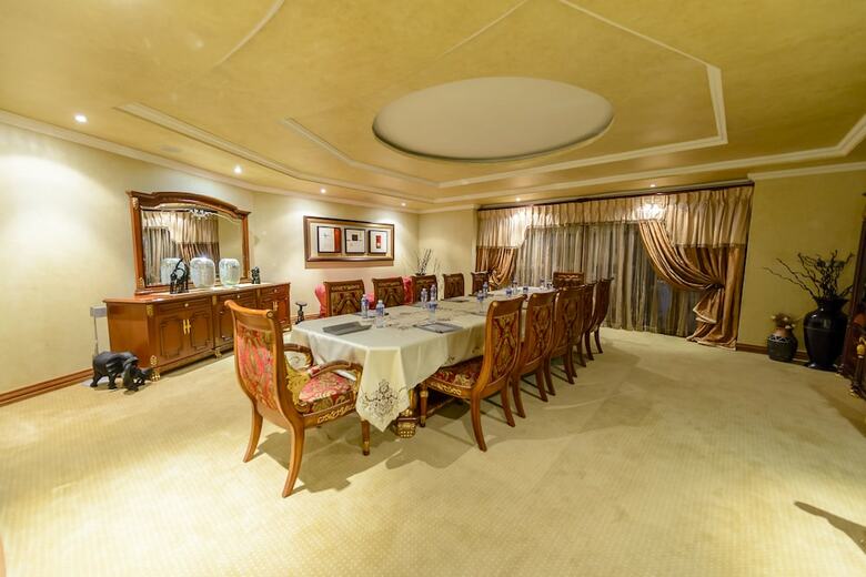 Equestrian Royal Boutique Hotel & Spa