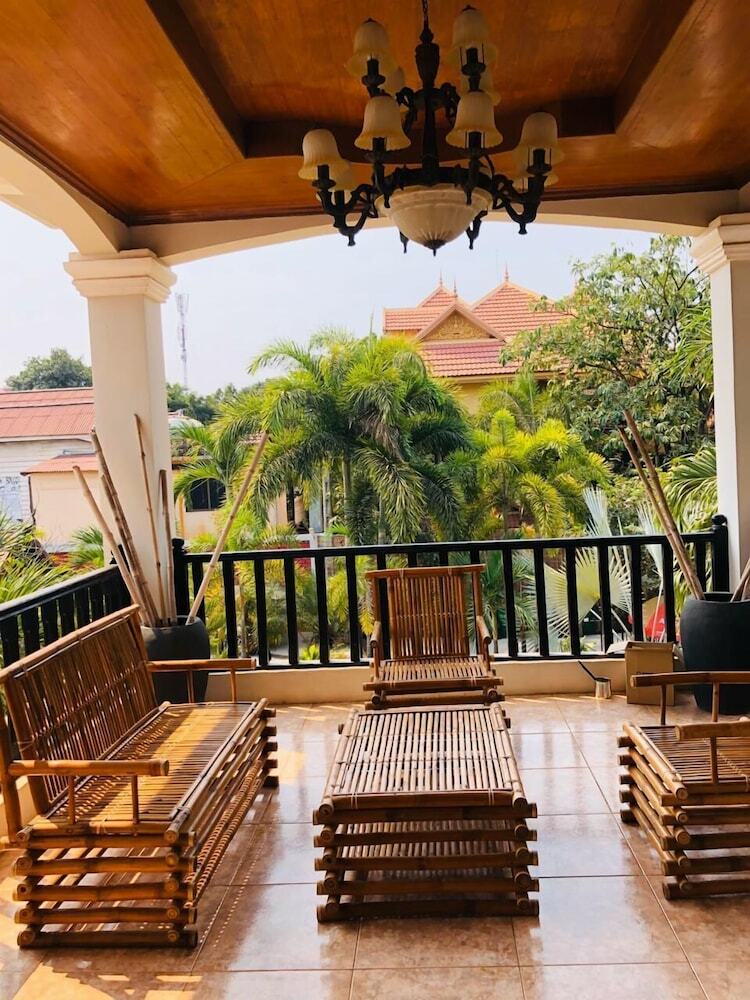 Isirafu Hotel & Residence