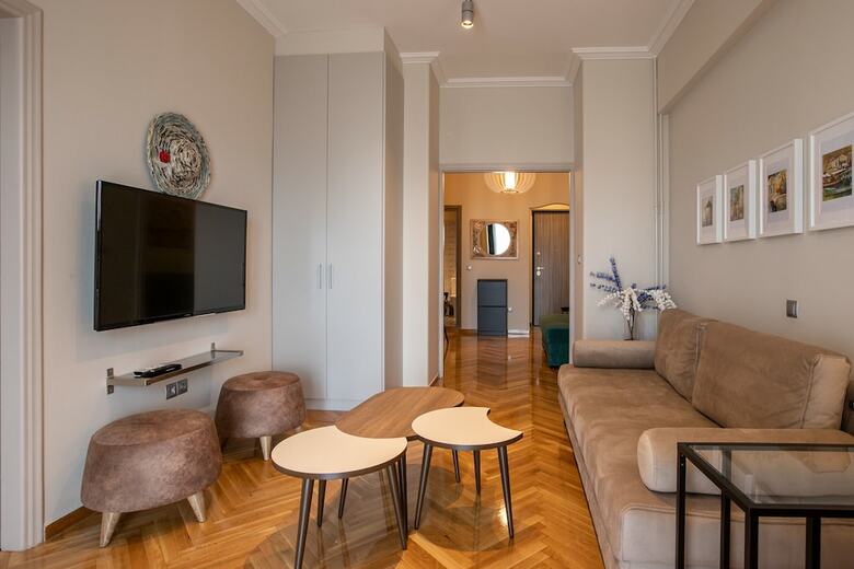 Luxurious 5 Bedroom-3 Bathroom Apartment 2- Athens