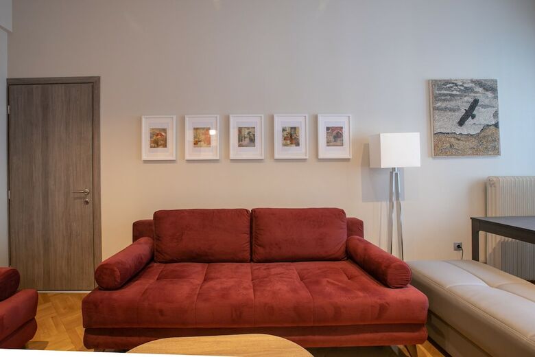 Luxurious 5 Bedroom-3 Bathroom Apartment 2- Athens