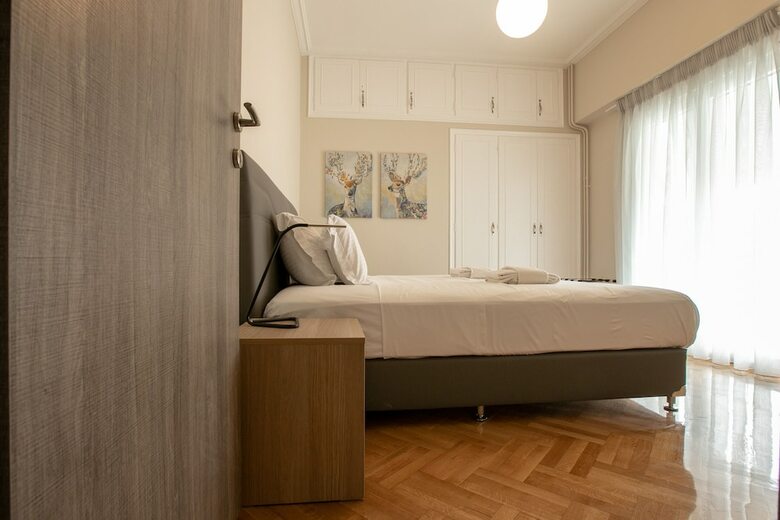 Luxurious 5 Bedroom-3 Bathroom Apartment 2- Athens