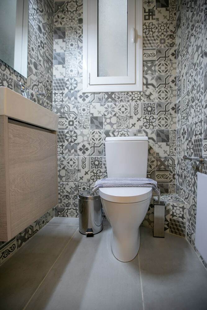Luxurious 5 Bedroom-3 Bathroom Apartment 2- Athens
