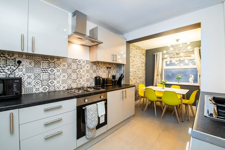 Lush Apartments 4 Bedroom House - Gilroy