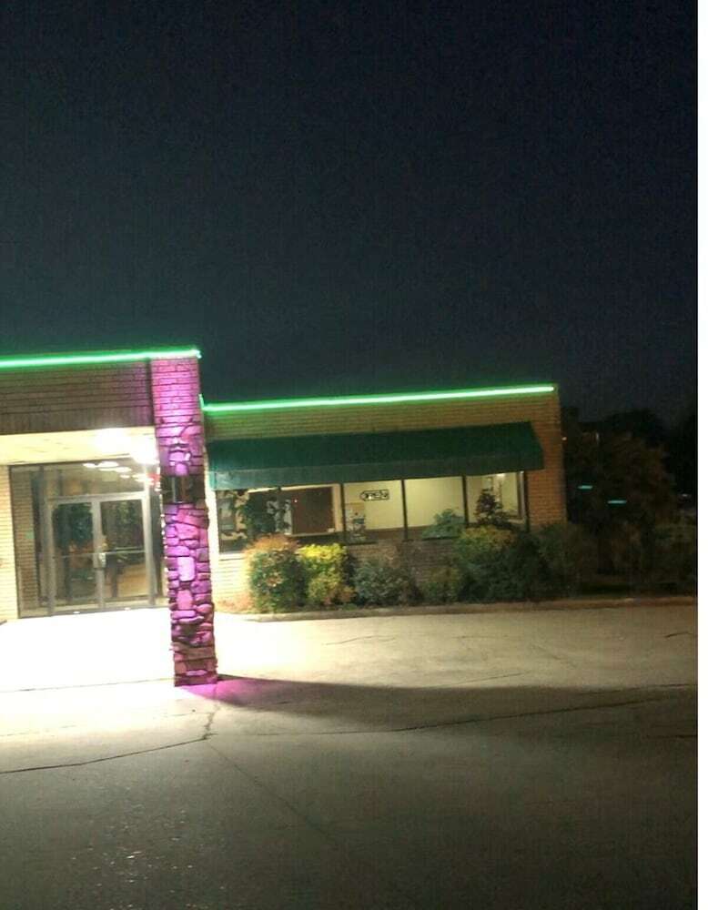 Hotel Limetree Inn & Suites