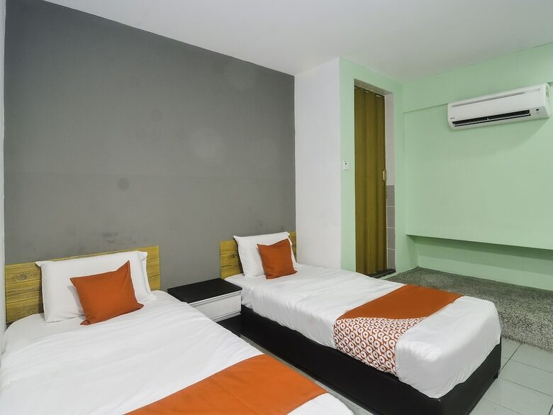 Hotel Oyo 89465 Golden Lounge