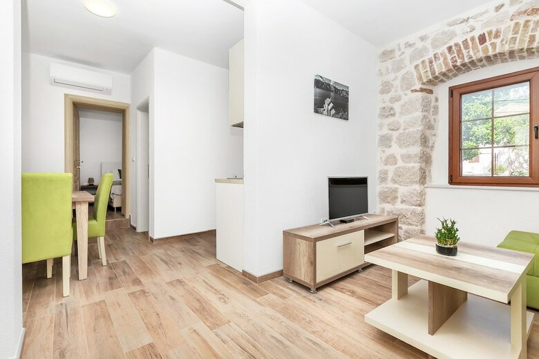 Apartments Mezini 11