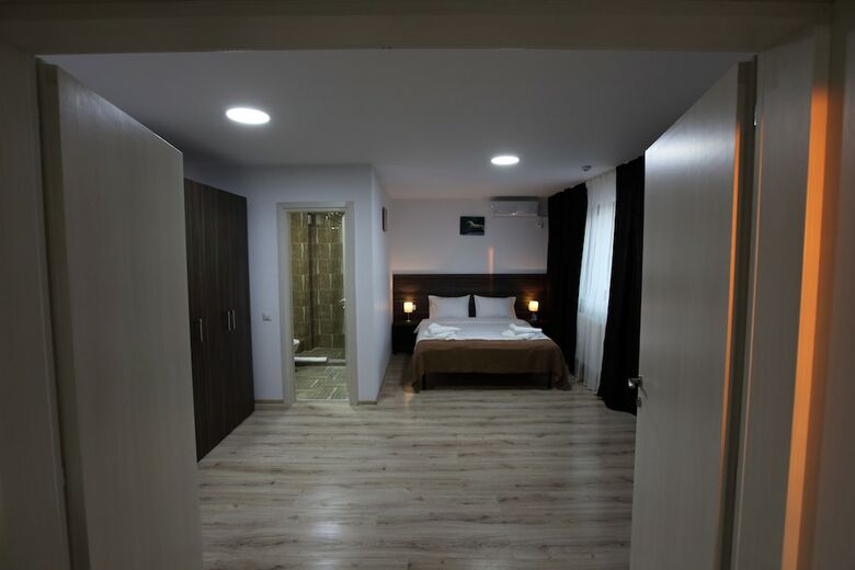 Bliss Hotel And Apartments