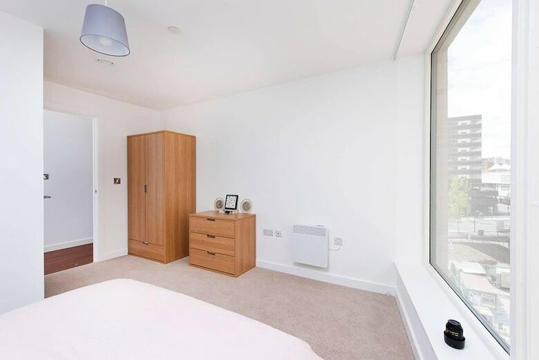 Luxurious And Bright 2br City Centre Apartment