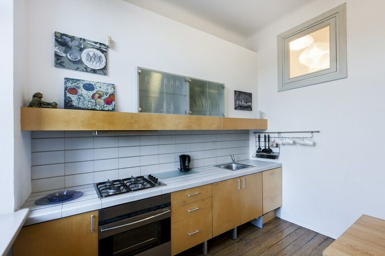Artist's Hideaway Apartment