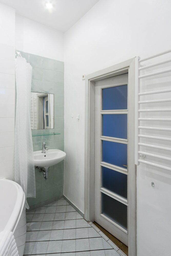 Artist's Hideaway Apartment