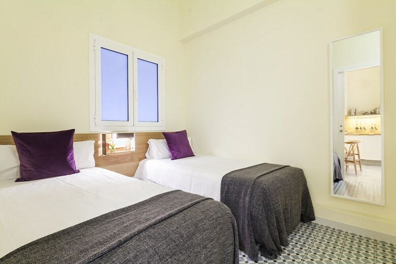 Apartamentos Uma Suites Pau Claris 4