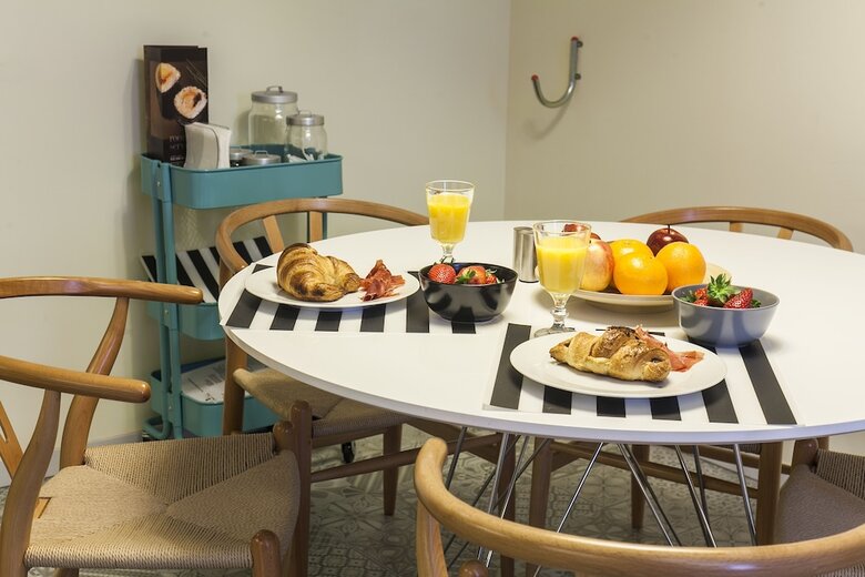 Apartamentos Uma Suites Pau Claris 4