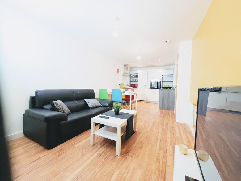 Solo Living - The Plaza